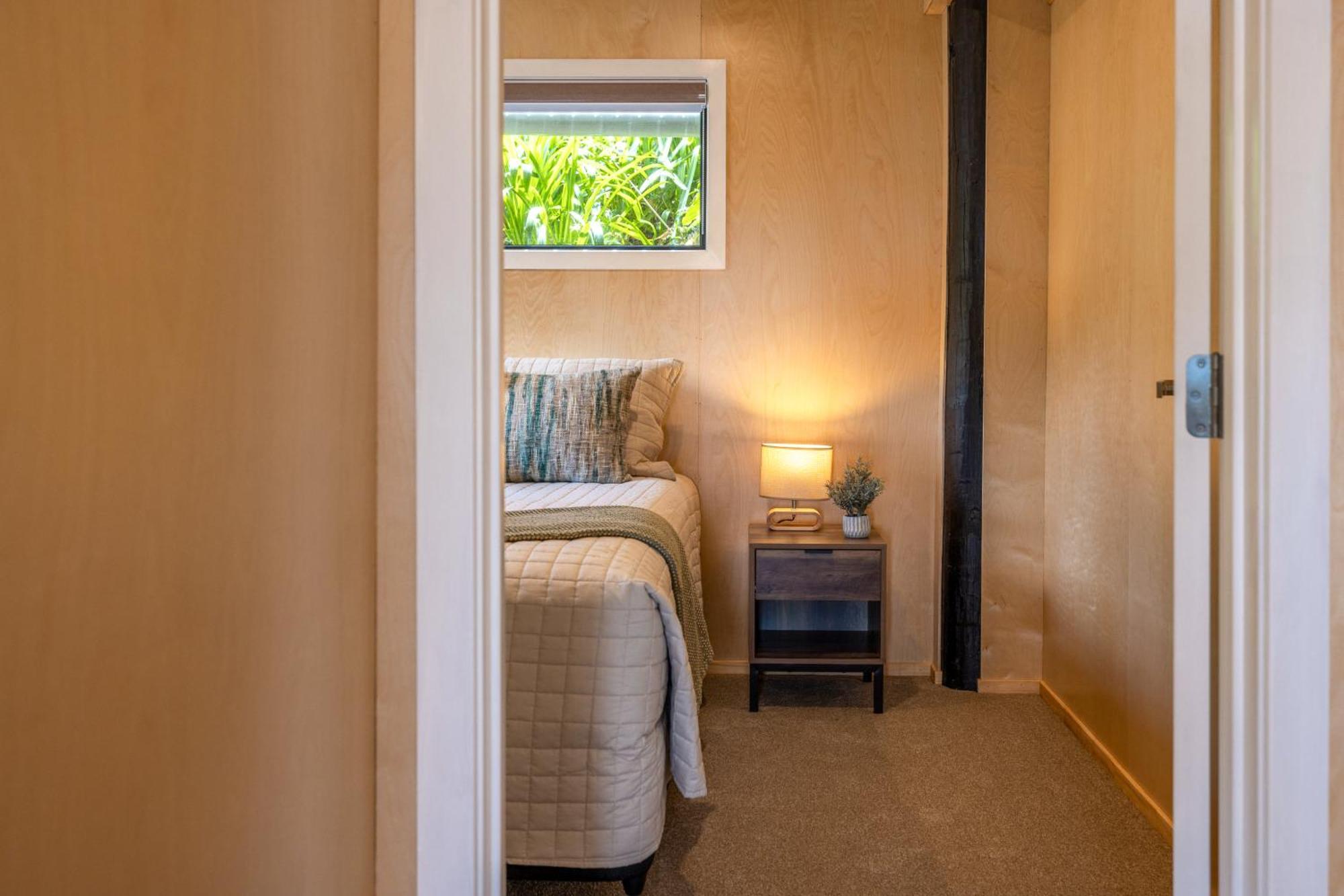 Oneroa Church Bay Views - Stay Waiheke מראה חיצוני תמונה