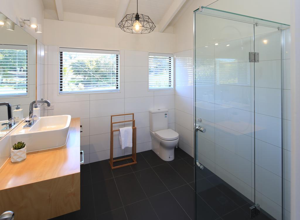 Oneroa Church Bay Views - Stay Waiheke מראה חיצוני תמונה